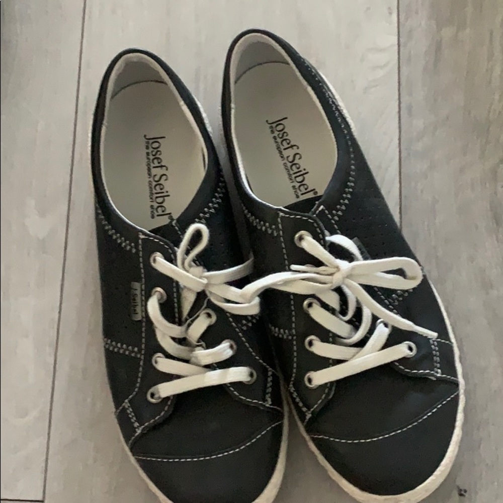 Josef seibel tennis shoes in navy size 7